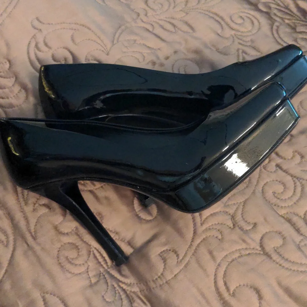 GUCCI Patent Leather Platform Stilletto Heels - Picture 11 of 11